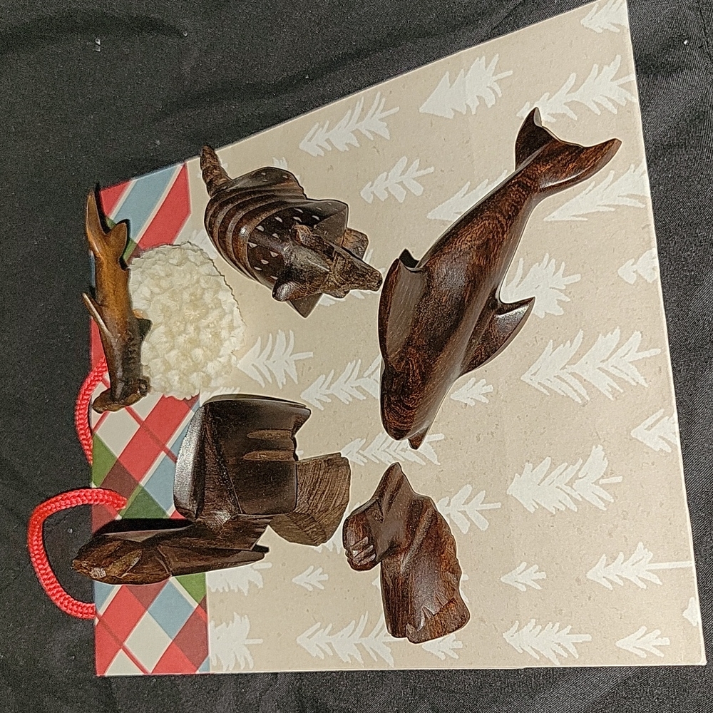 Wood figurines